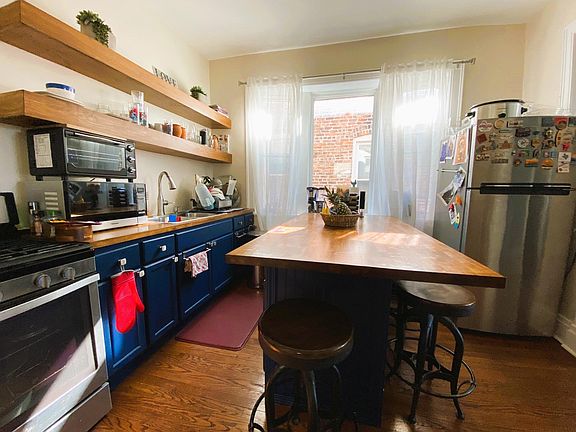 2nd image of 2337 N Sawyer Ave #2F