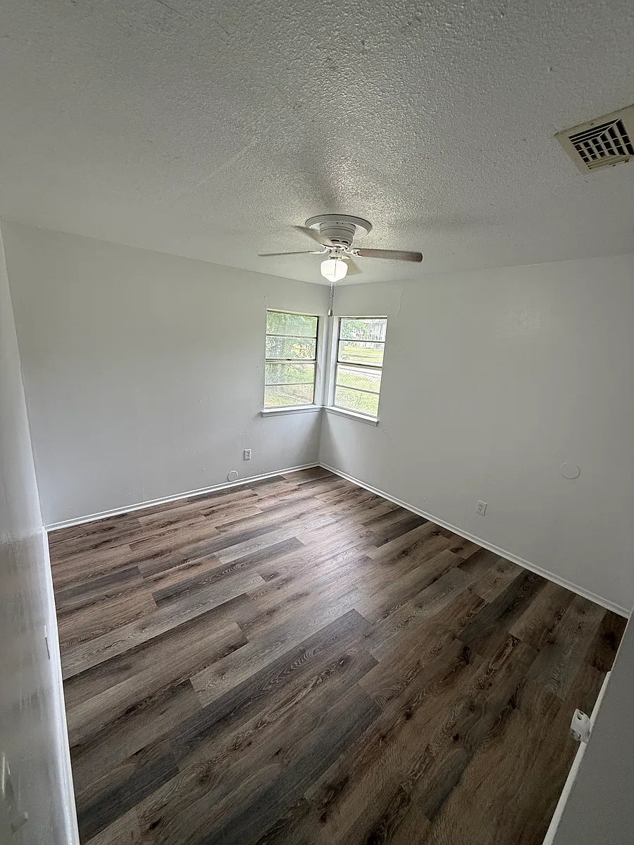 Building Photo - 515 SW 3rd St #B