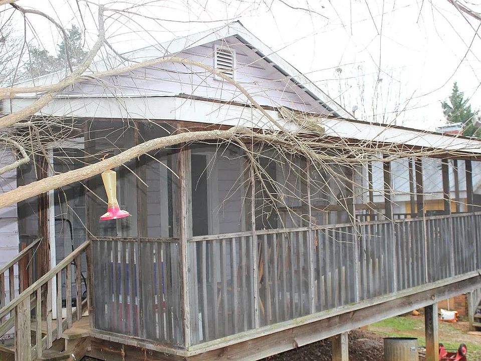 2nd image of 374 Barber St