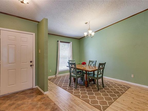 2nd image of 938 Meadowdale Cir