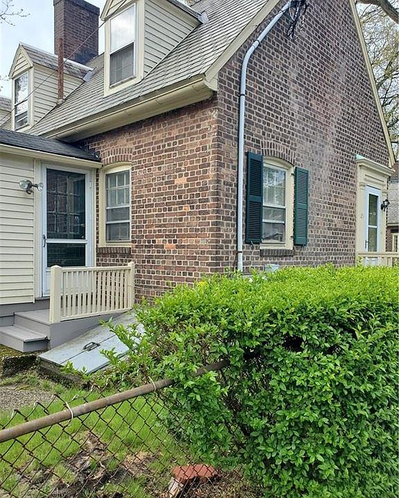 2nd image of 25 Sims St #202