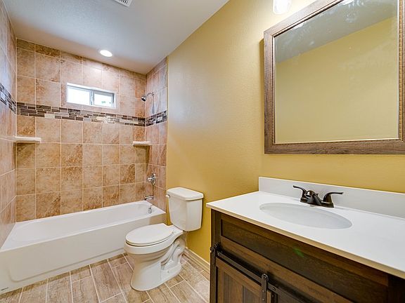 2nd image of 203 Carver Ave
