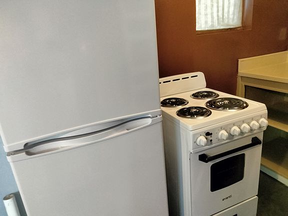 5th image of 1012 E Johnston Ave #8