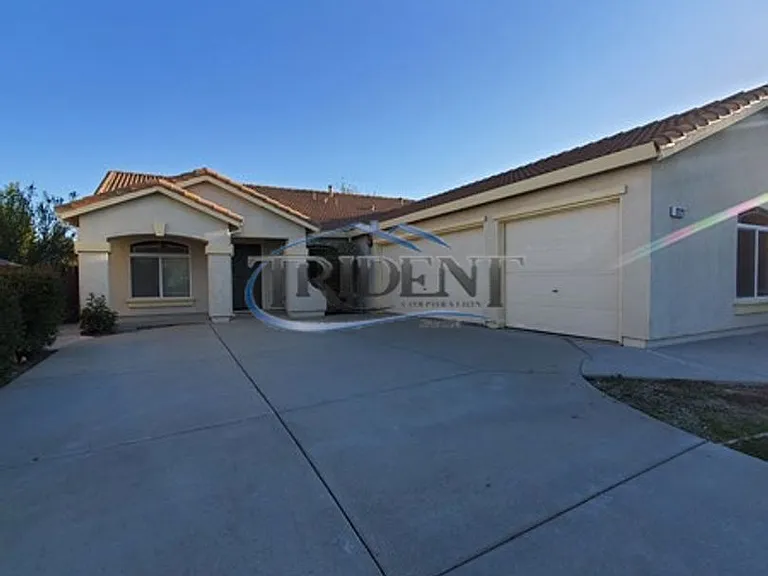 1221 Plumas Links St — Photo 2