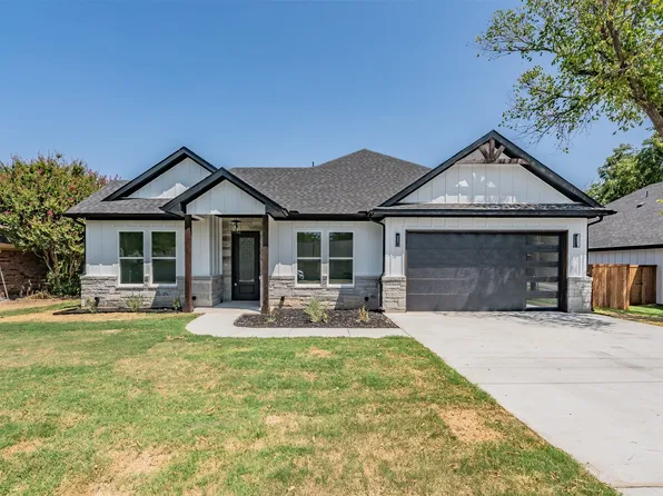 305 Hobbs Ave, Boyd, TX 76023