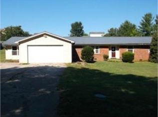 925 N East End Rd, Strawberry Plains, TN 37871