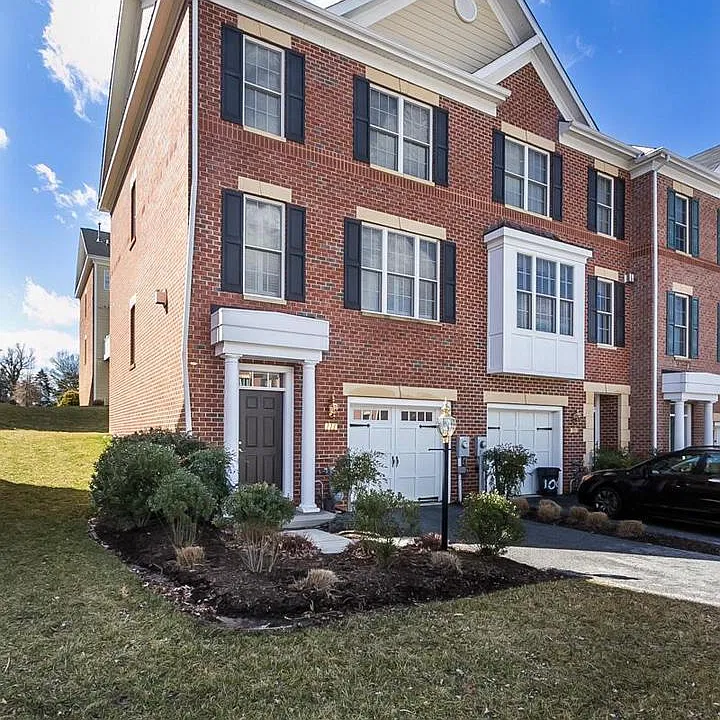 111 Hearth Ct #1