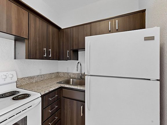 2nd image of 421 Broadway Blvd SE APT 8