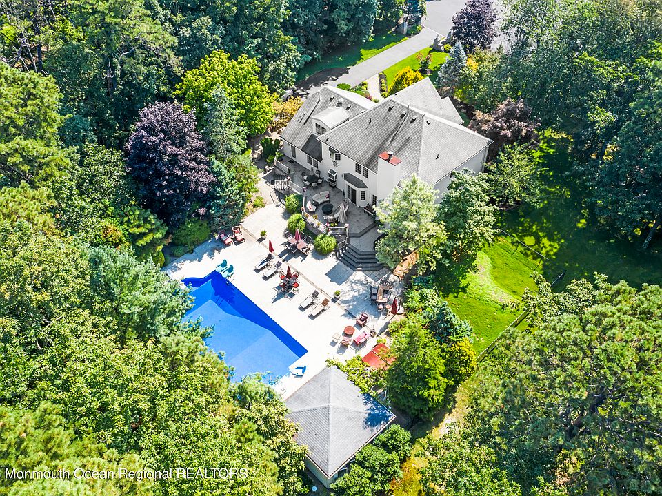 1st image of 6 Woodlen Court