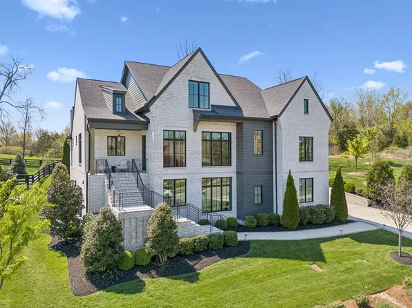 7066 Lanceleaf Dr #284, College Grove, TN 37046