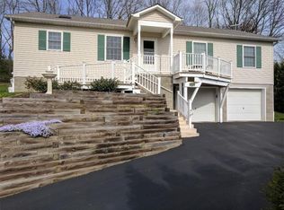 105 Towne Hill Dr, Zelienople, PA 16063