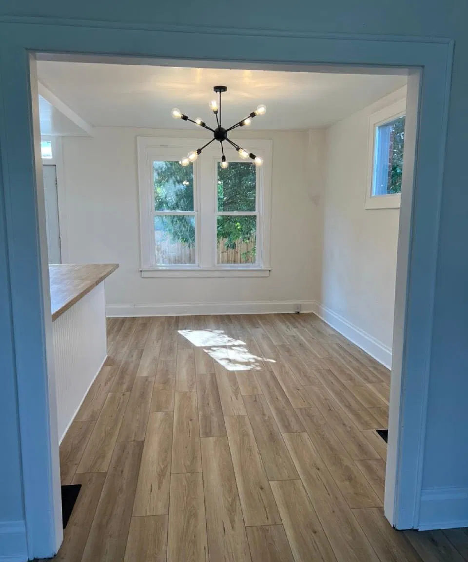 15 Whitethorne Ave — Photo 4
