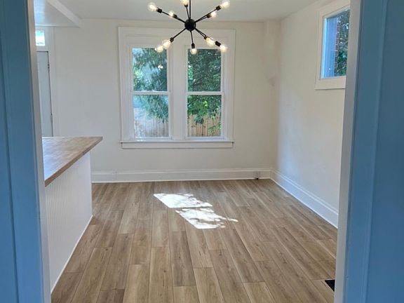 4th image of 17 Whitethorne Ave