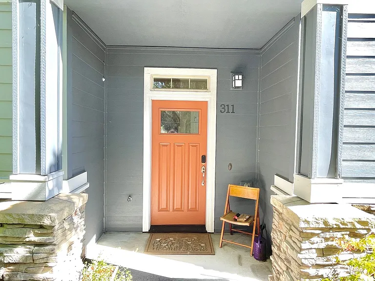 311 NE Bryant St — Photo 2