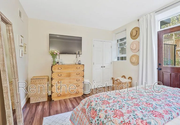 303 C St SE #A — Photo 11