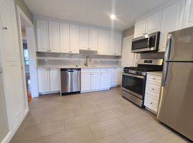 165 Everett St, Quincy, MA