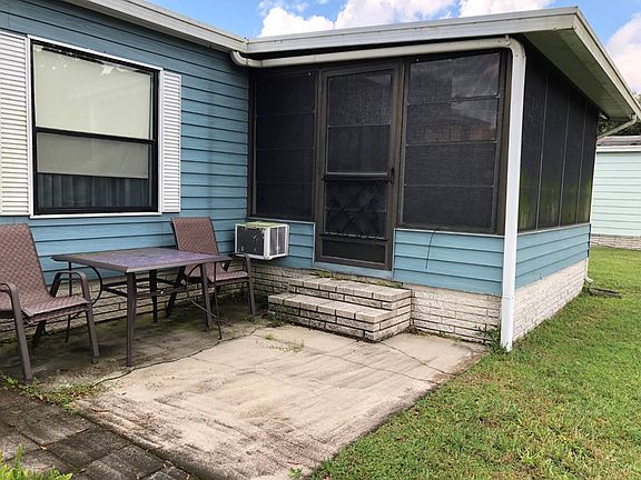 3rd image of 662 N Edgewater Dr