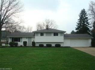 9700 Frances Dr, Valley View, OH 44125