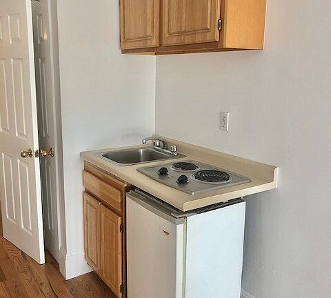 3rd image of 1061 Beacon St #14RR