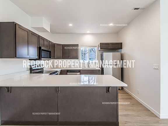 5th image of 1122 N Davis Ln