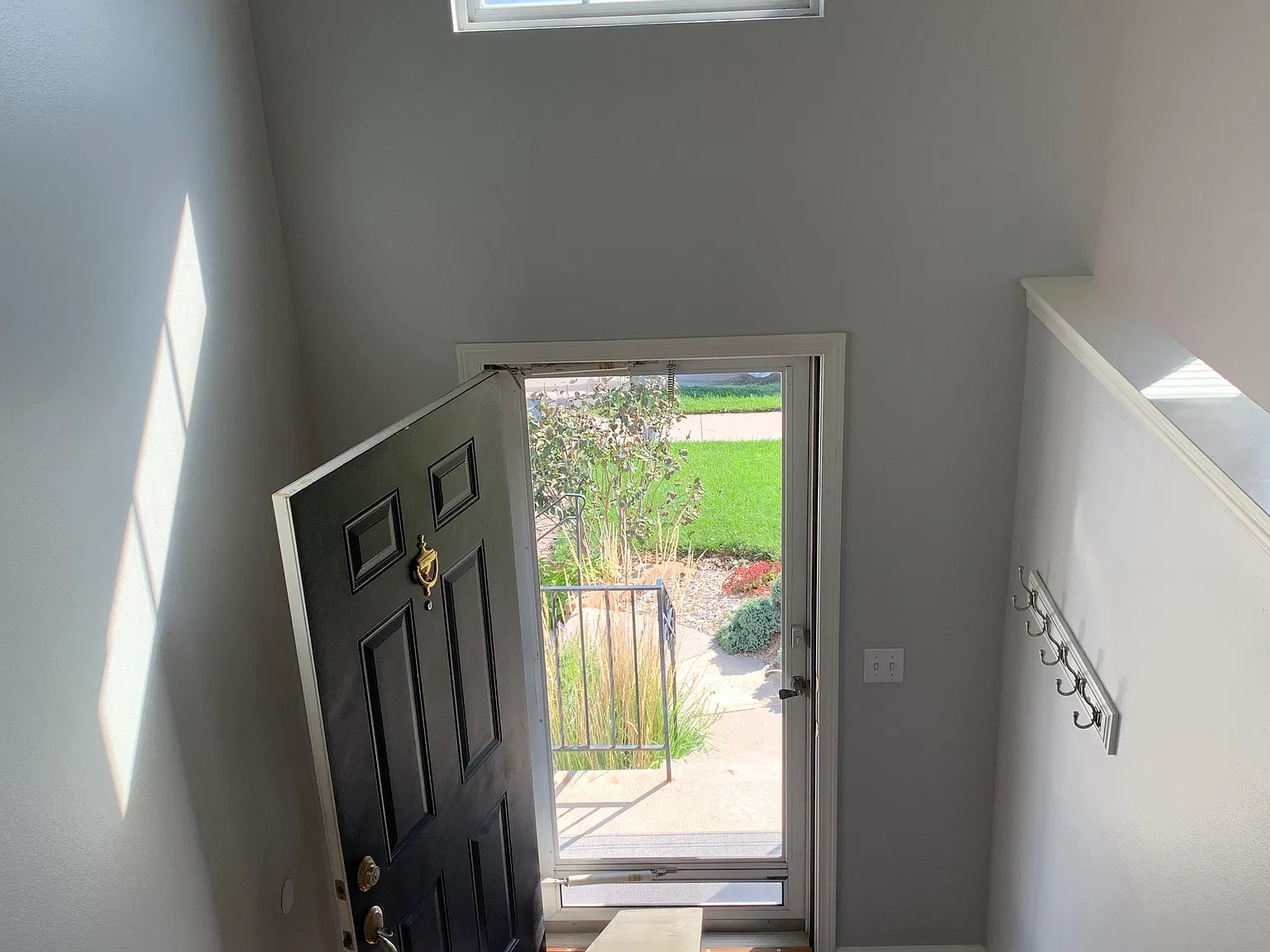 3 bed, 1345 sqft, $2,050 — Photo 2