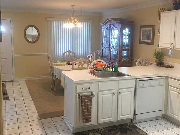3rd image of 3103 Bluffs Dr S