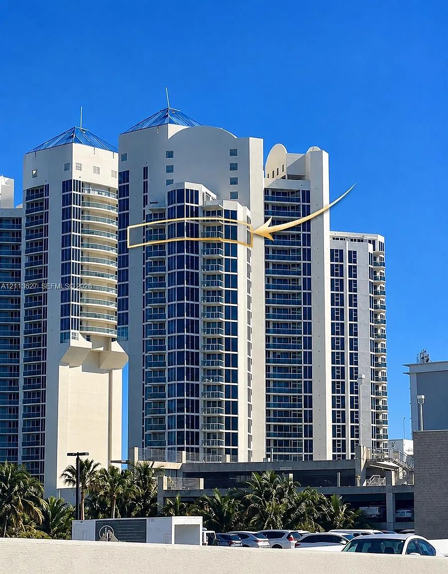 Ocean One Condo — Photo 2
