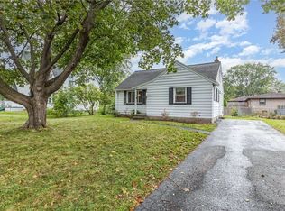 11 Hedge St, Rochester, NY 14606