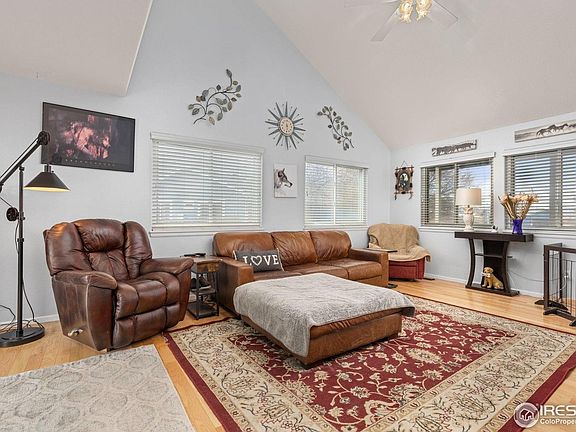 5th image of 576 S Honeylocust Ct