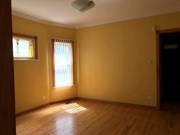 5th image of 4125 W Oakdale Ave