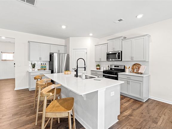4th image of 121 Silicon Dr