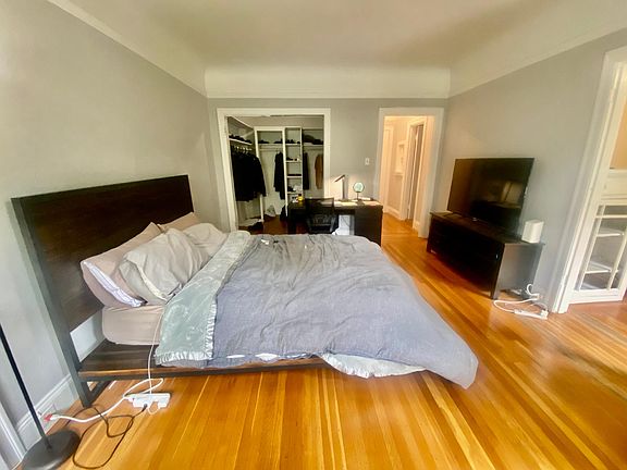 5th image of 3501 Fillmore St APT 107