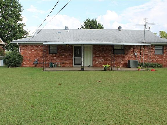 3rd image of 1207 Meadowbrook Ln