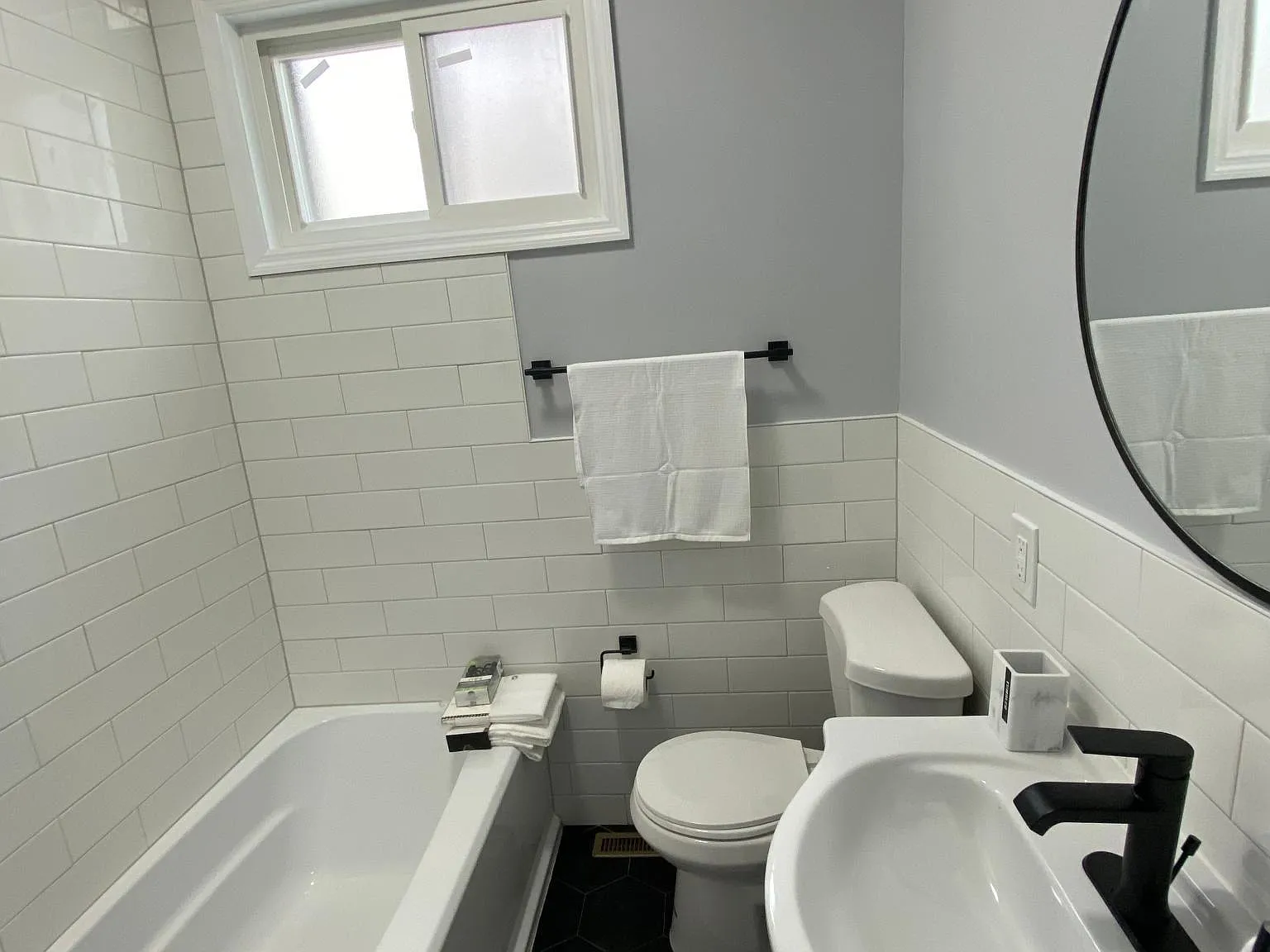 3 bed, 1.5 bath, 1140 sqft, $1,950 — Photo 2