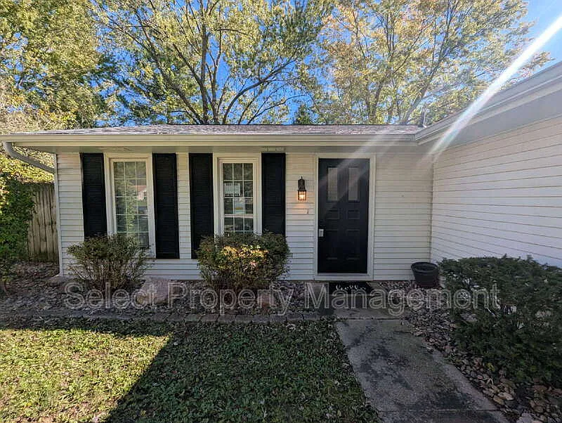 3 bed, 1.0 bath, 1080 sqft, $1,535 — Photo 2