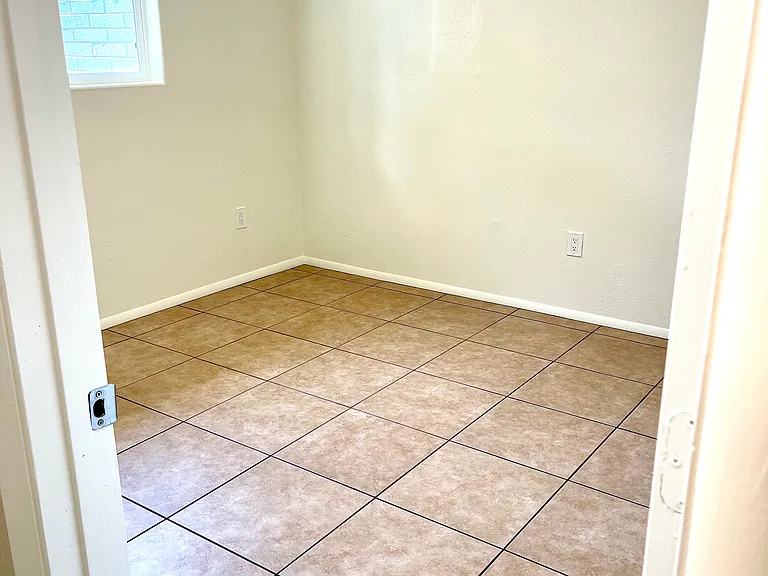 1058 W Flint St #C — Photo 13