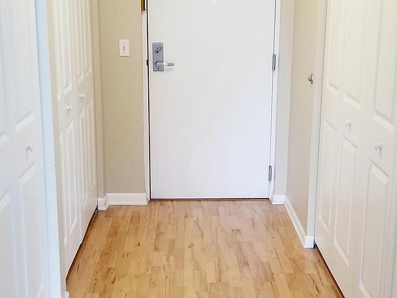 4th image of 400 Village Cir Unit 3-4