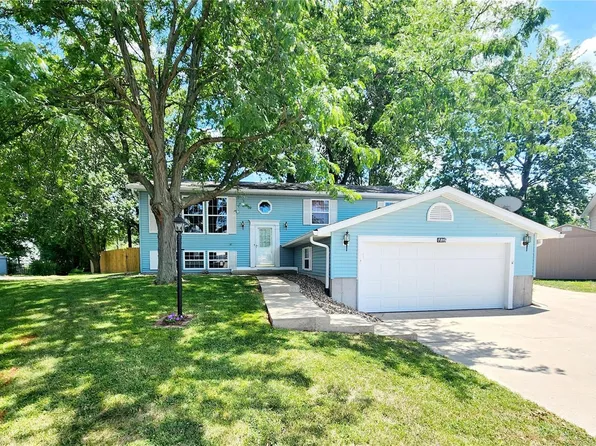 7813 Straube Ct, Godfrey, IL 62035