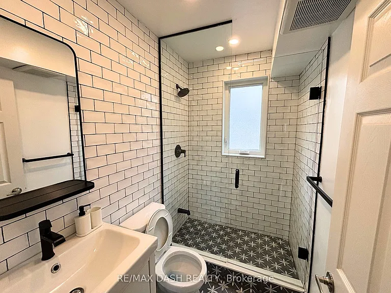 3312 Bathurst St — Photo 15