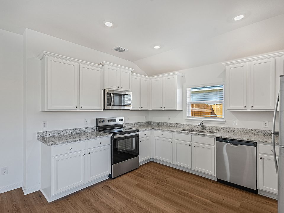 All kitchen appliances included!