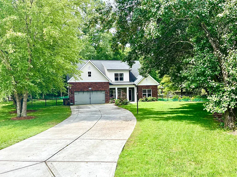 1004 Josey Ln — Photo 33