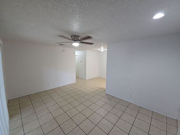 4th image of 904 N Bishop St APT A