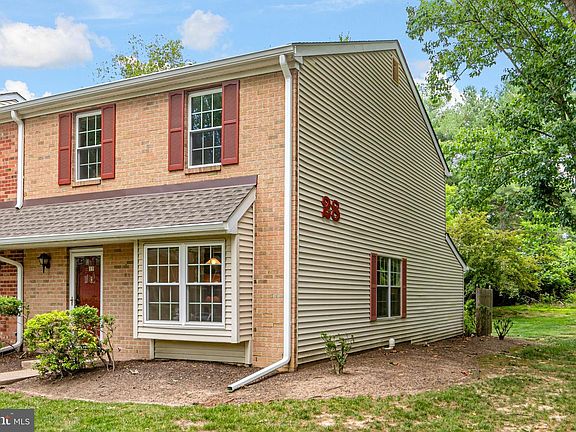 2nd image of 11 Abelia Ct