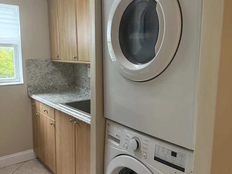 2920 SW 28th St #407 — Photo 3