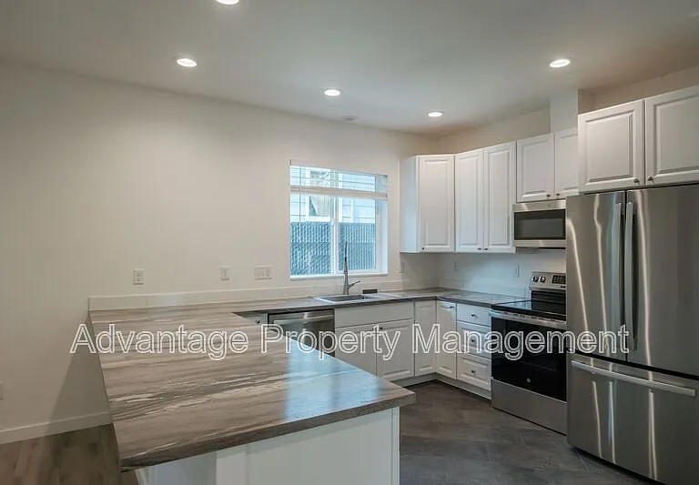 2190 SE Marion St — Photo 18