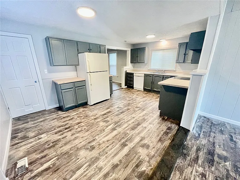 223 E Filbert St — Photo 17