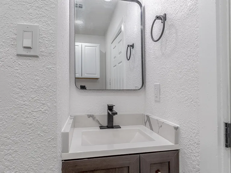3221 N Stanton St — Photo 26