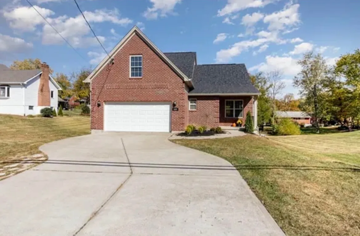 438 Erlanger Rd — Photo 1