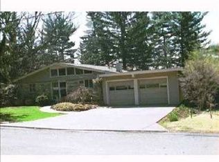 205 Hyeholde Dr, Coraopolis, PA 15108