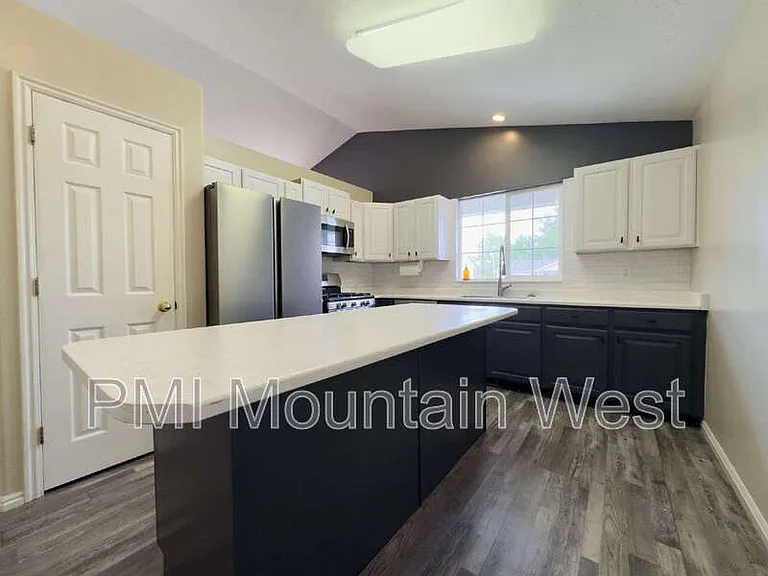 2419 W 1850 N — Photo 11